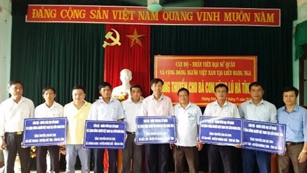 Đại sứ quán và cộng đồng người Việt tại Nga tặng thuyền cho người dân Hà Tĩnh - ảnh 1